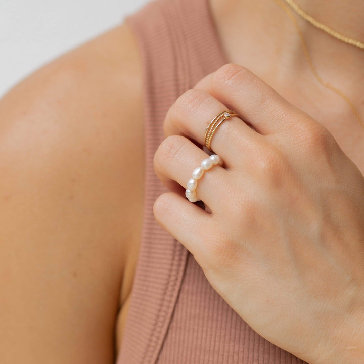 Stretch pearl ring, freshwater pearl ring