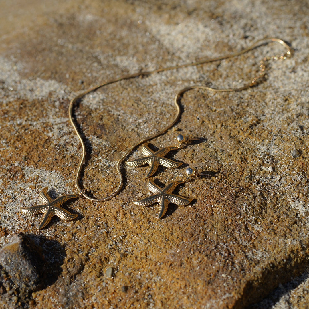 Starfish drop earrings. 